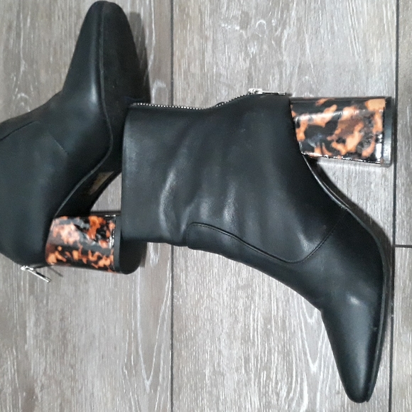 Sol Sana black leather 3 inch heel zip ankle boots with modern heel. Size 6.5 - Picture 9 of 11